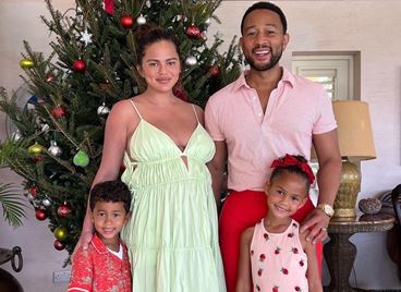 Криси Тейгън се възстановява трудно след цезаровото сечение