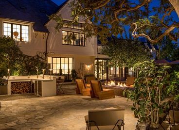 Елън ДеДженеръс продава имението си в Холивуд