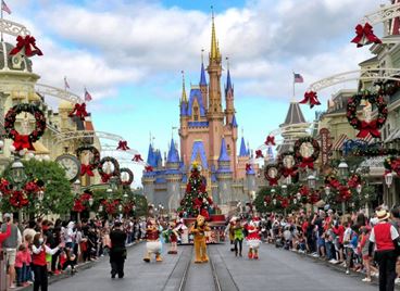 Дисни събира всичките си герои за 100-ния си рожден ден