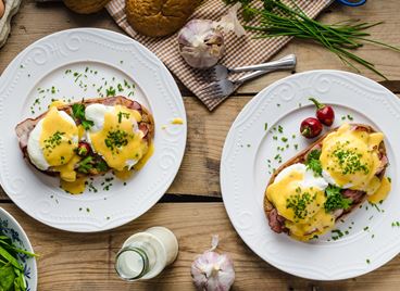 Уикенд брънч: Яйца бенедикт със сос Холандез
