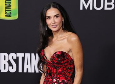 Деми Мур - огън момичето на Oscar de la Renta