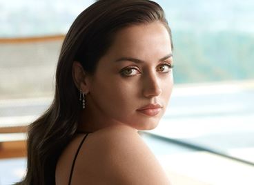 Ана де Армас е новото лице на Estee Lauder