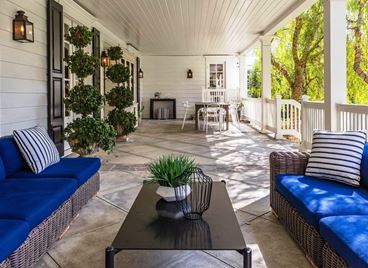 Искате да видите имението на Мила и Аштън