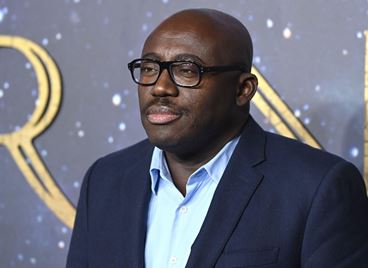 Едуард Енинфул ще разкаже историята си в мемоар