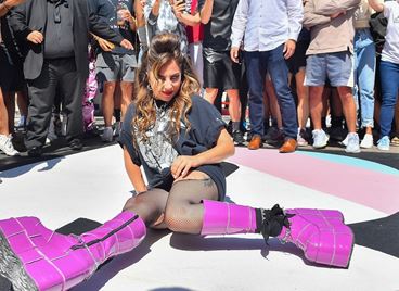 Лейди Гага отново записа Born This Way в историята