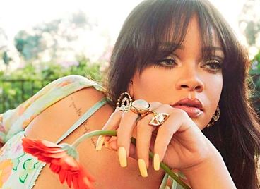 Риана е готова и със серия продукти за коса