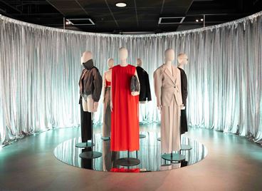 H&amp;M Studio SS25 пристигна с rule-breaking събитие в Атина