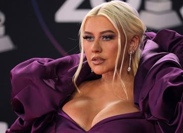 Кристина Агилера отпразнува 42-рия си рожден ден във Виетнам