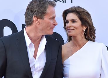 Синди Крауфорд отпразнува 23-тата си годишнина