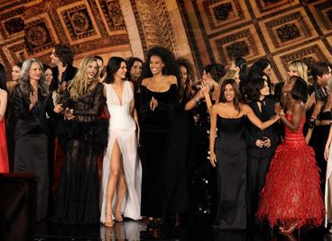 Ревюто, което събра плеяда от звезди на подиума