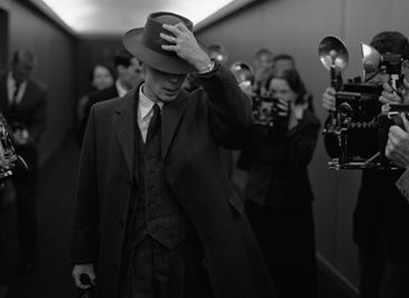 "Опенхаймер" избухва в кината, спечелете двоен кинобилет още сега