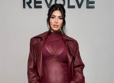 Меган Фокс показа бременно коремче