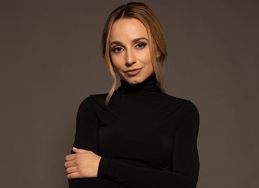 Антоанет Пепе спука розовия балон