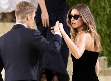 Още звездни моменти от червения килим на Met Gala