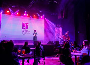 EVA стана на 25