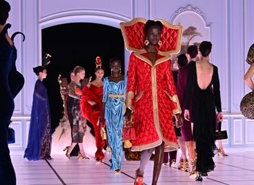 Джеръми Скот ни показа сюрреалистичната къща на Moschino