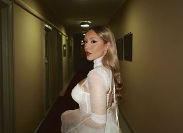 Дара Екимова представя своя вариант на &quot;Остани&quot;