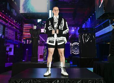 Джеръми Скот предлага нов поглед върху модата и материалите