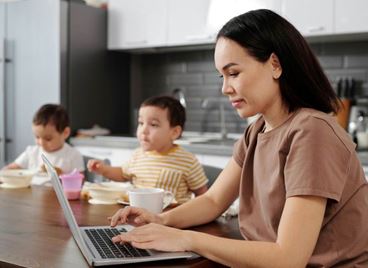 Как да съчетаваме работата home office с отглеждането на деца