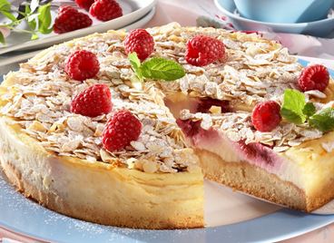 It's dessert time! Пухкав кейк с малини и бадеми