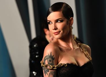 Холзи коментира открито забраната на аборти в САЩ