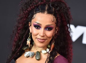 Защо Doja Cat обръсна главата си пред фенове?