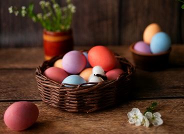 Заложете на различните методи за боядисване на яйцата