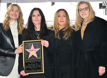 Кортни Кокс, Дженифър Анистън и Лиса Кудроу са като семейство