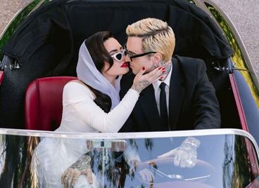 Деми Ловато се омъжи в рокля на Vivienne Westwood