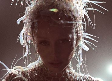 Майли Сайръс с първи визуален албум