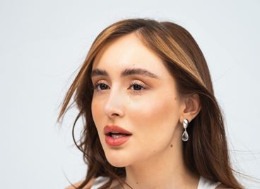 Дара Екимова възпява "Славата" в нов сингъл