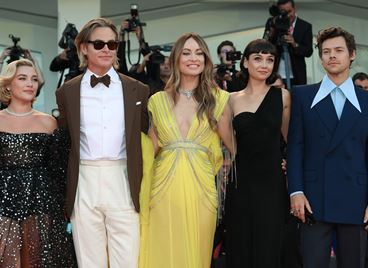 Don&#39;t Worry Darling буквално завладя Венеция