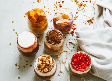 Здравословен десерт с пресни плодове, чия и какао