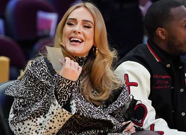 Всички говорят за леопардовото палто на Адел