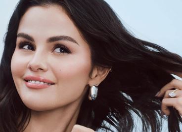 Селена Гомес представи новата кампания на Rare Beauty