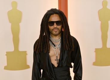 Лени Кравиц с горещи кадри в новото си видео