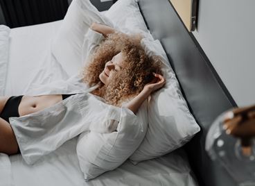 Ето защо е по-добре да използвате копринена калъфка за възглавницата си