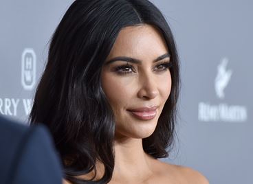 Ким Кардашиян - обвинена в кражбата на древна римска статуя