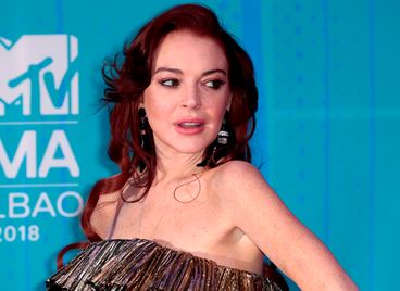 Линдзи Лоън е лудо влюбена в съпруга си