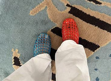 Прозрачни, шарени, готини: Jelly обувките на лятото