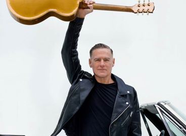 Брайън Адамс с интимен акустичен концерт в София