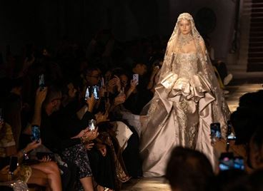 Elie Saab връща драмата на Барока с модерен прочит