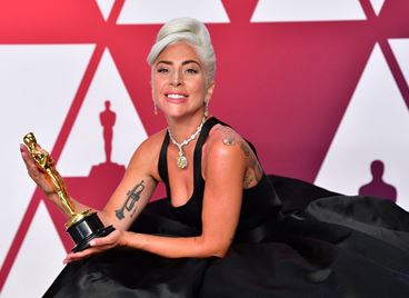 Лейди Гага ще пропусне Оскарите, но Том Круз мисли, че е &quot;прекрасна&quot;