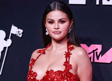 Червеният лак на Селена Гомес е идеален за празниците, а и след тях