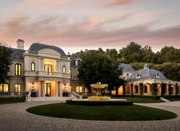 63 милиона причини да завидим на Парис Хилтън