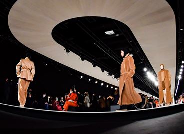 Модернистичната магия на Max Mara очарова Милано
