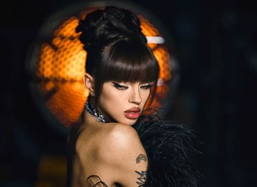 DARA изненадва с първа балада