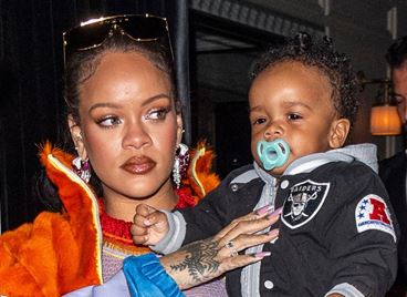 Няма да познаете на кого Риана е кръстила детето си