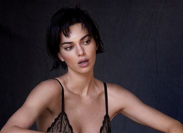 Кендал Дженър: копие на майка си в новата кампания на Calvin Klein