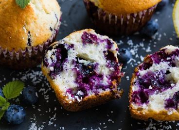 Боровинкови мъфини с чийзкейк пълнеж